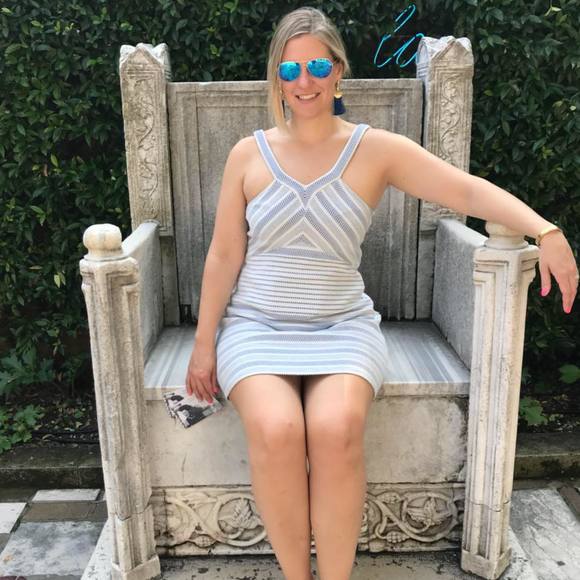 Meet your Posher, Laura - Picture 1 of 1